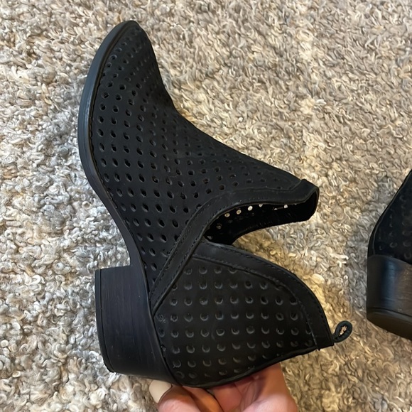 Steve Madden black booties - Picture 3 of 10